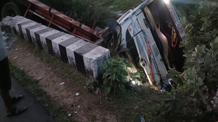 Khunti Road Accident