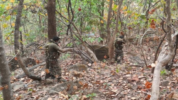 Jharkhand naxal encounter today