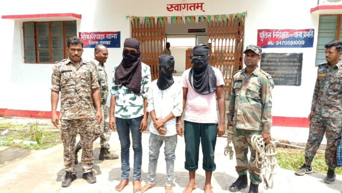Dumka Police with recovered stolen tractors and arrested members of interstate vehicle theft gang