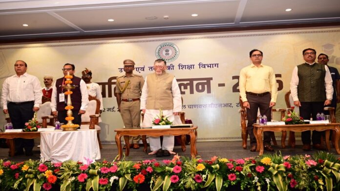 उच्च शिक्षा सुधार पर बोले राज्यपाल संतोष गंगवार रांची में कुलपति सम्मेलन को संबोधित करते राज्यपाल संतोष कुमार गंगवार