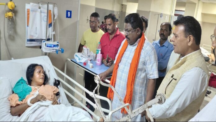 टाटा मेन अस्पताल में भर्ती भाजपा जिलाध्यक्ष गीता बालमुचू