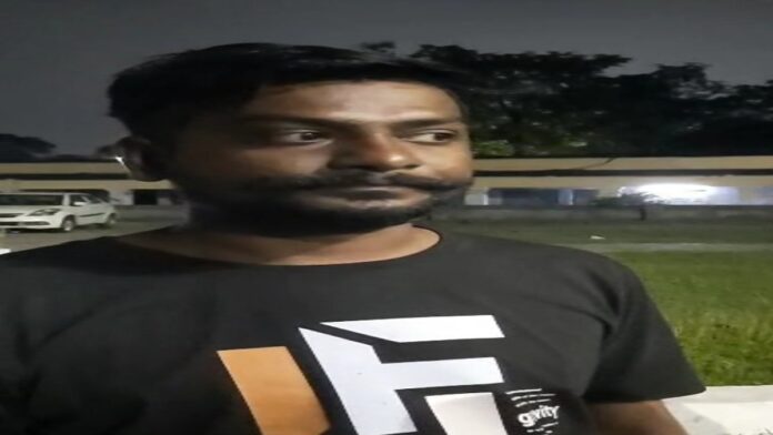 गोलमुरी में देर रात फायरिंग से दहशत(1) जमशेदपुर के गोलमुरी क्षेत्र में फायरिंग मामले की जांच करती पुलिस