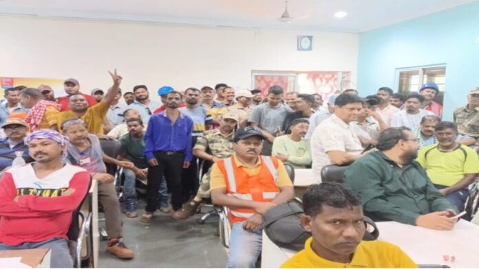 SAIL Workers Protest Against Biometric Attendance System in West Singhbhum Mines Workers and union representatives protesting against biometric attendance implementation at SAIL iron ore mines in West Singhbhum.
