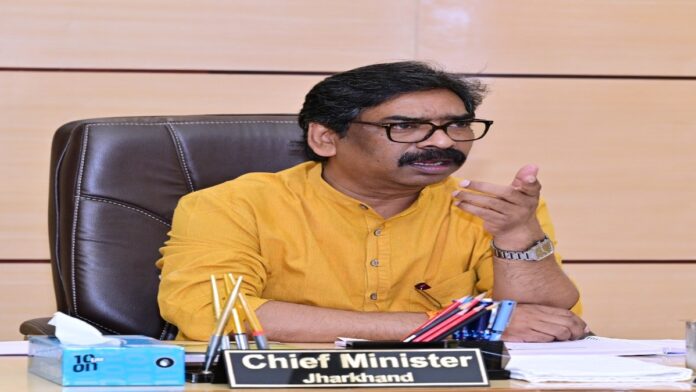 Chief Minister Hemant Soren addressing selected teacher candidates during appointment letter distribution program in Jharkhand
