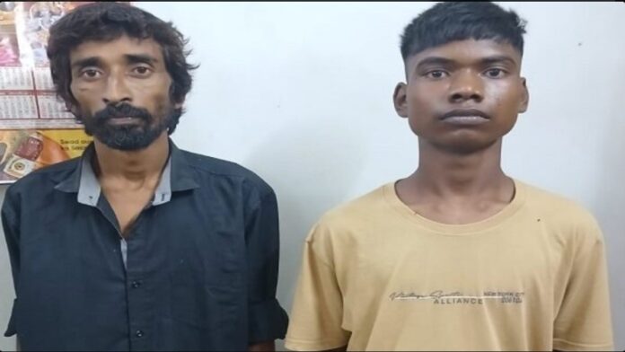 चोरी की बाइक के साथ दो आरोपी गिरफ्तार परसुडीह पुलिस द्वारा बरामद चोरी की मोटरसाइकिल और गिरफ्तार आरोपी।