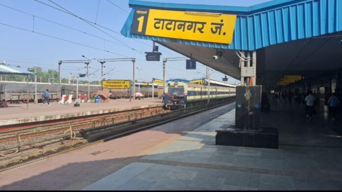 टाटानगर–बक्सर एक्सप्रेस ट्रेन में जोड़ा गया अतिरिक्त कोच