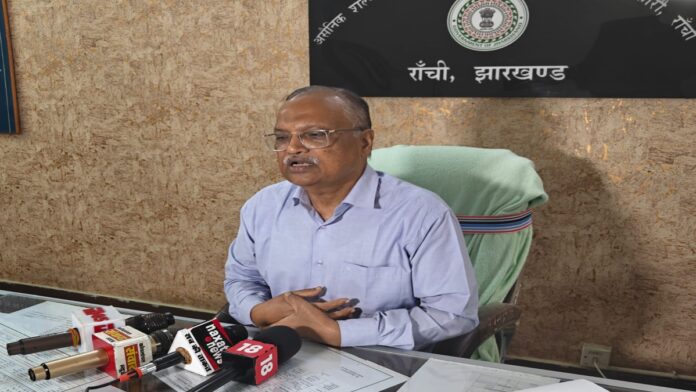 रांची में राष्ट्रीय पल्स पोलियो अभियान 2026 की जानकारी देते सिविल सर्जन डॉ. प्रभात कुमार
