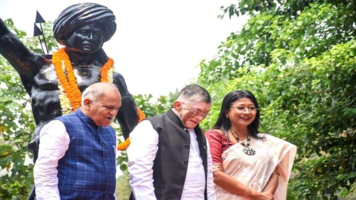 Governor Santosh Gangwar paying tribute to Birsa Munda on death anniversary Ranchi