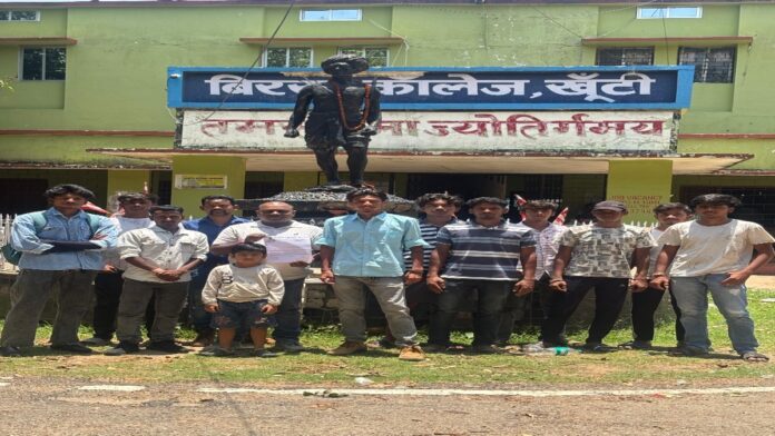 JLKM representatives submitting memorandum to Birsa College principal Khunti