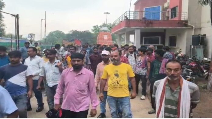 Injured truck driver after armed robbery attempt near TRF Company in Jamshedpur.