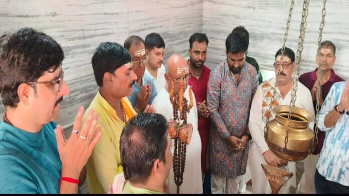 Laxminarayan Temple Jalabhishek Event Devotees performing jalabhishek at Laxminarayan Temple Shivling Jamshedpur