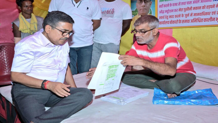 Satish Jaiswal Ends Hunger Strike After DC Assurance in Bokaro बोकारो में डीसी के आश्वासन के बाद अनशन समाप्त करते सतीश जायसवाल