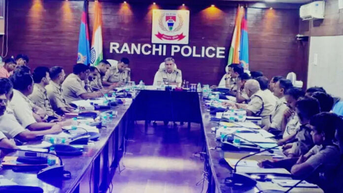 रांची में आयोजित पुलिस समीक्षा बैठक में भू-माफियाओं पर कार्रवाई को लेकर चर्चा