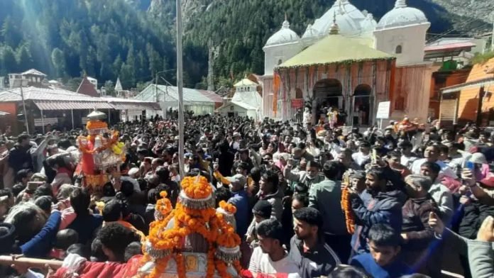 Gangotri Dham Snowfall